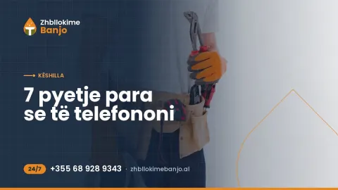 Mjeshtër hidraulik me vegla pune, gati për një ndërhyrje zhbllokimi në Tiranë